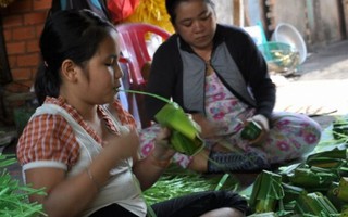 Làng bánh ven sông Tiền chộn rộn đón Tết