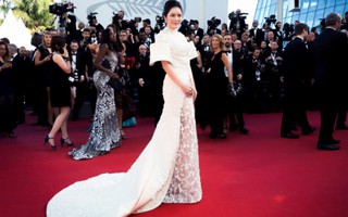 Lý Nhã Kỳ diện đầm Ashi Collection 2017 trên thảm đỏ Cannes