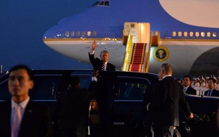 Lễ đón Tổng thống Mỹ Donald Trump ở sân bay Nội Bài