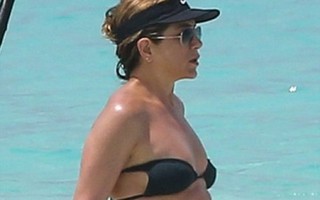 Jennifer Aniston bị nhầm mang thai