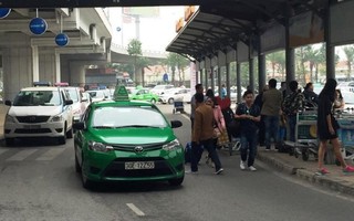 Sân bay Nội Bài cảnh báo ‘taxi dù’ nhũng nhiễu khách
