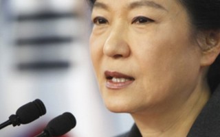 Tổng thống Hàn Quốc điêu đứng vì cô bạn thân