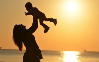 Mẹ đơn thân: Hạnh phúc là do mình lựa chọn
