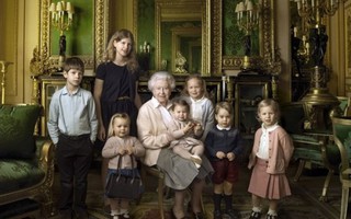 Khoảnh khắc bên gia đình của Nữ hoàng Anh