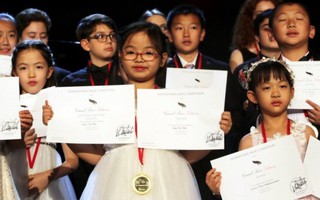 Bé gái Việt giành giải nhất tại cuộc thi piano quốc tế ở Mỹ