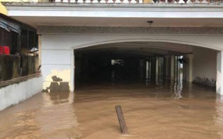 Nam Định: Mưa lớn, 2 khu dân cư ngập sâu trong nước