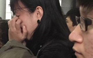Fan nữ bật khóc vì thần tượng Trần Lập