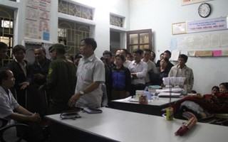 100 người mang thi thể nữ sinh ‘bắt đền’ bệnh viện huyện