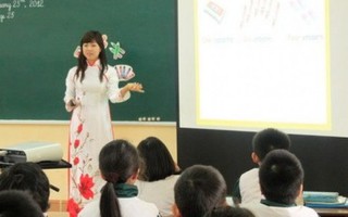 Giáo viên “rầm rầm” phản ứng khi Bộ cấm dạy ngoài sách giáo khoa