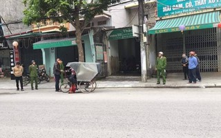 Người đàn ông vô gia cư nghi chết rét trên xe ba gác ở Thanh Hóa