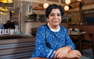 Nhà hàng giữa London chỉ thuê phụ nữ nhập cư 