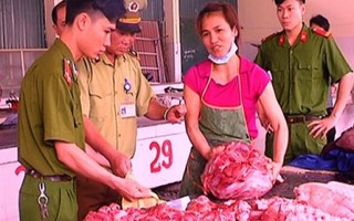 Xẻ thịt lợn chết bán cho người tiêu dùng