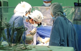Cắt khối u nhầy trong tim nữ bệnh nhân bằng phẫu thuật nội soi