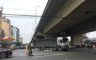 Hà Nội: Người phụ nữ tử vong sau cú va chạm với xe tải vào giờ tan tầm
