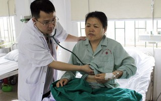 Nữ bệnh nhân Trung Quốc suýt chết khi đi du lịch
