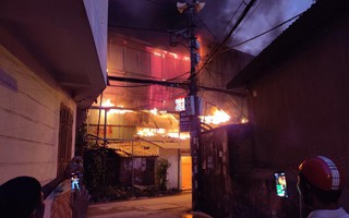 Cháy lớn ở kho hàng của Công ty bóng đèn phích nước Rạng Đông