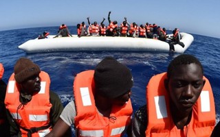Hơn 3300 người di cư được cứu trên biển