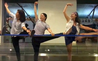 Chèo thuyền, múa ballet ở sân bay khi bị delay