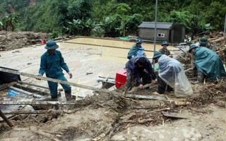 Hội Chữ thập Đỏ Việt Nam hỗ trợ người dân bị ảnh hưởng mưa lũ 250 triệu tiền mặt 