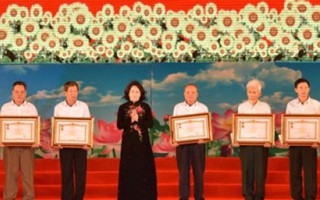 Truy tặng danh hiệu Anh hùng cho 9 liệt nữ đất Lam Hạ