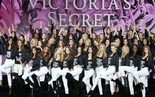 Dàn thiên thần Victoria's Secret hạ cánh xuống Paris