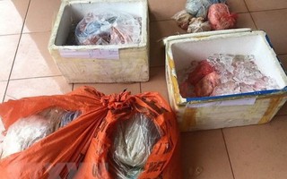 Quảng Ninh: 2 ngày thu giữ, tiêu hủy hơn 2 tấn thực phẩm nhập lậu