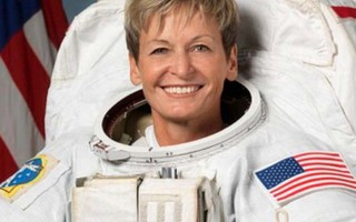 Nữ phi hành gia Mỹ lập kỷ lục ra ngoài không gian lâu nhất