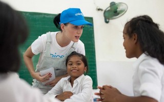 Katy Perry thăm trẻ em nghèo tỉnh Ninh Thuận