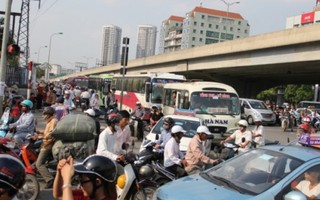 Xe 'rùa bò' vì Sở GTVT phớt lờ chỉ đạo của UBND Hà Nội