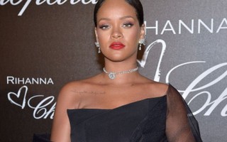 Rihanna ra mắt dòng trang sức riêng trong vẻ đẹp cổ diển tại Cannes