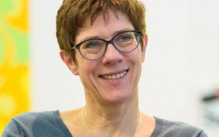 ‘Bông hồng thép’ Annegret Kramp-Karrenbauer trở thành Bộ trưởng Quốc phòng Đức