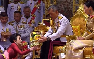 Nhà vua Thái Lan sắc phong tước hiệu Hoàng quý phi cho người vợ thứ hai 