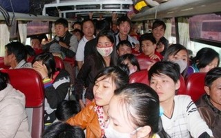 Xe 29 chỗ nhồi hơn 90 khách về Hà Nội