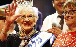 Hoa hậu 93 tuổi chia sẻ điều gì tại lễ đăng quang?