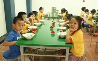 Siết chặt kiểm tra bếp ăn trường học ở Hà Nội