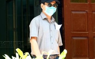 Nguyễn Hữu Linh tới tòa nhận quyết định vụ dâm ô bé gái trong thang máy