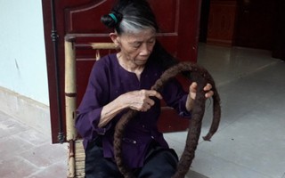 "Mái tóc rồng" 3m của cụ bà người Việt lên báo nước ngoài