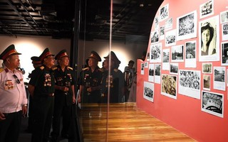 Công chúng Hà Nội xúc động xem 'Ký ức Đường Trường Sơn' tại VCCA
