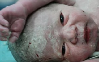 Cứu sống thai nhi dưới bom đạn ở đất lửa Syria