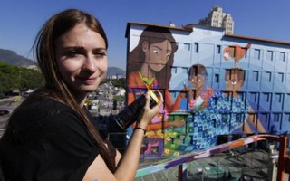 Bức tranh tường lập kỷ lục Guinness của nữ họa sĩ trẻ