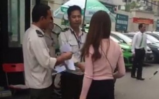 Bảo vệ BV Bạch Mai chặn xe cứu thương tỉnh lẻ đón bệnh nhân?