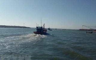 Quảng Ngãi: Cứu nạn thành công nữ ngư dân trôi dạt trên biển