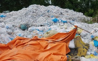 Khẩn trương kiểm tra núi rác thải y tế tại Bắc Ninh