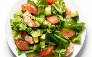Salad tôm, bơ, bưởi thanh mát cho ngày hè