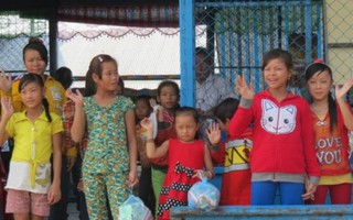 “Trao yêu thương” tới trẻ em người Việt tại Biển Hồ
