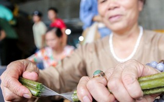 Bộ trưởng Nông nghiệp ngợi khen phụ nữ khéo léo sáng tạo ra sản phẩm tơ sen