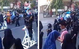 Trường mẫu giáo Indonesia xin lỗi vì cho trẻ mặc đồ diễu hành như IS