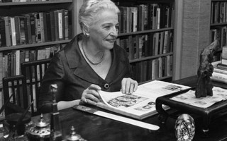 Nữ văn sĩ Mỹ đầu tiên giành giải Nobel Văn học