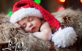 Thiên thần nhỏ quá dễ thương trong trang phục Noel