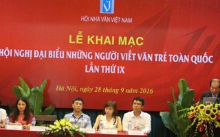 Nhà văn trẻ không xa lánh thời cuộc